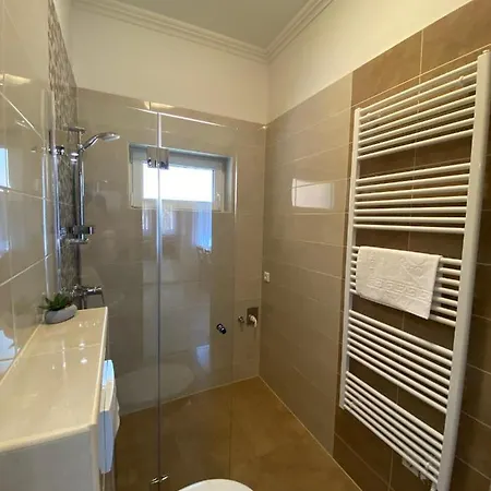 Casă la țară Karinthy Haz